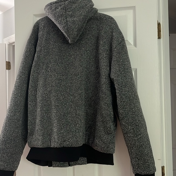 Super nice hooded sweatshirt/jacket - Picture 4 of 5